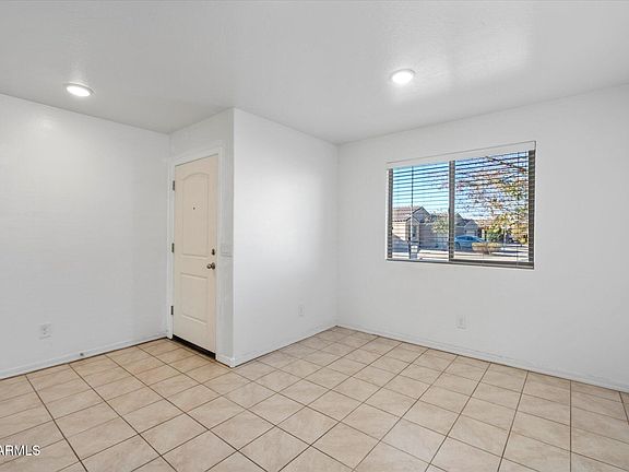 4th image of 30493 N Oak Dr