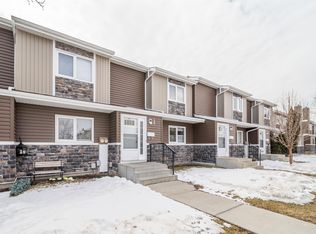 Derrick Hill Est, Edmonton, AB T6J 5N5