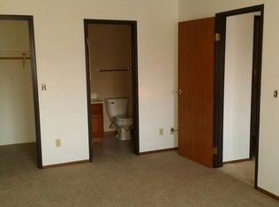 1727 N Grandview Ln, Bismarck, ND 58503