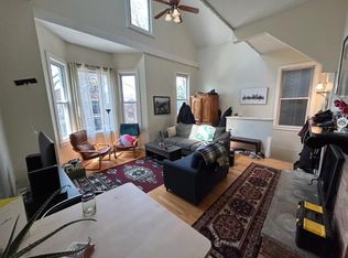 2627 N Mildred Ave APT 2F, Chicago, IL 60614