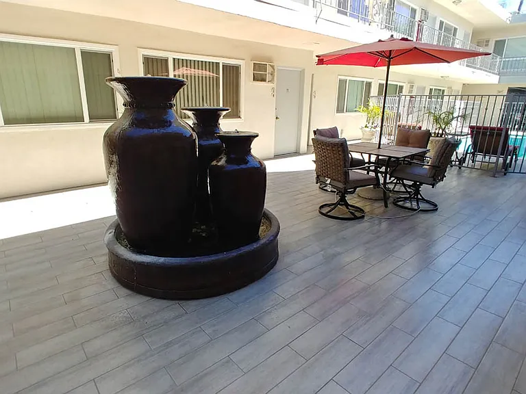 Edgemont Apts — Photo 11