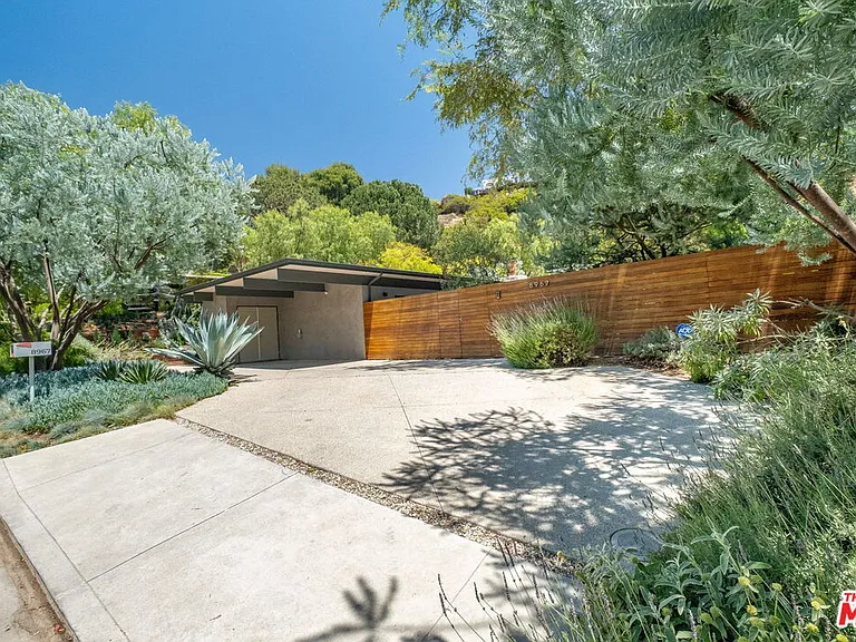8967 Wonderland Park Ave — Photo 35