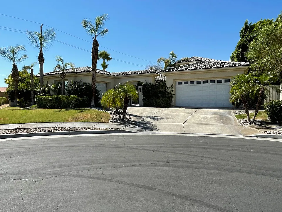 7 Dickens Ct