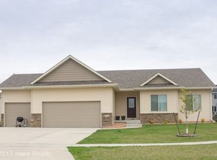 225 SE Trillium Dr, Waukee, IA 50263