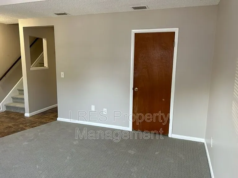 816 W 25th St — Photo 4