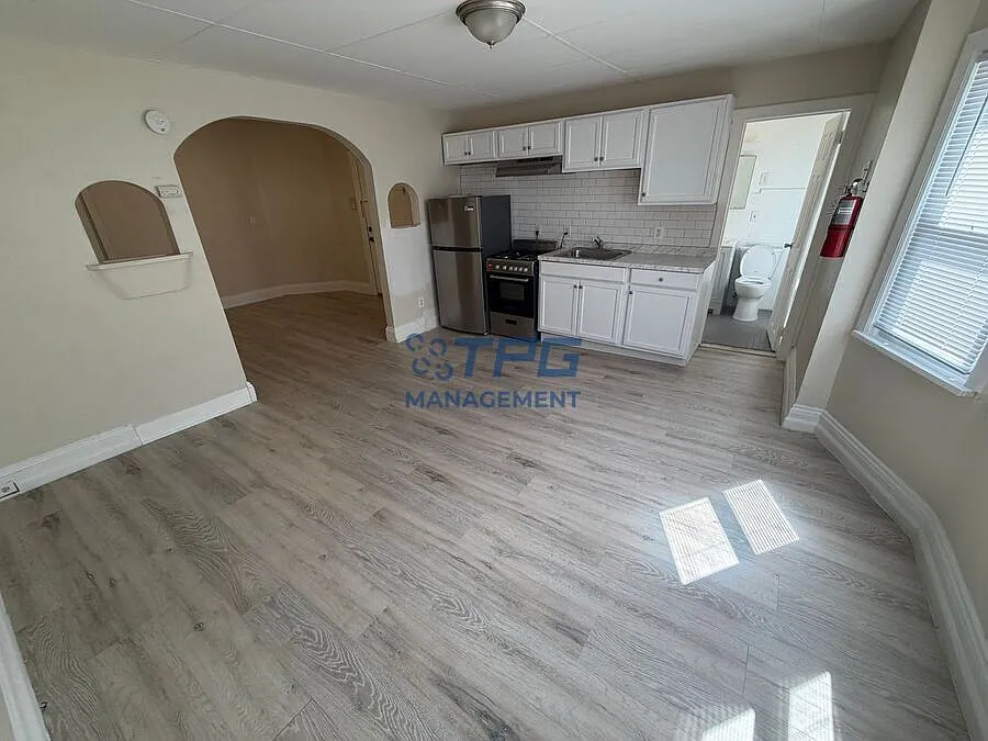 Bright Studio Apartment with Updated Kitchen & Natural Light | Garfield — Photo 2