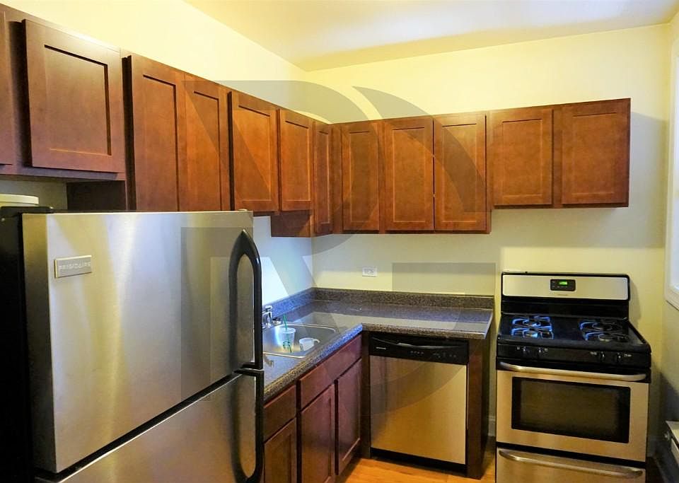 1st image of 3720 N Pine Grove Ave #3720E3