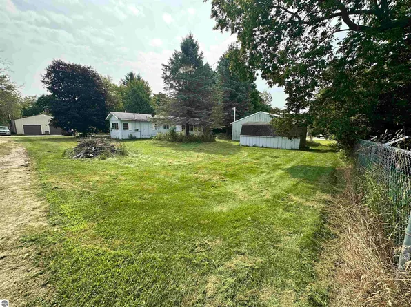 121 South St, Buckley, MI 49620