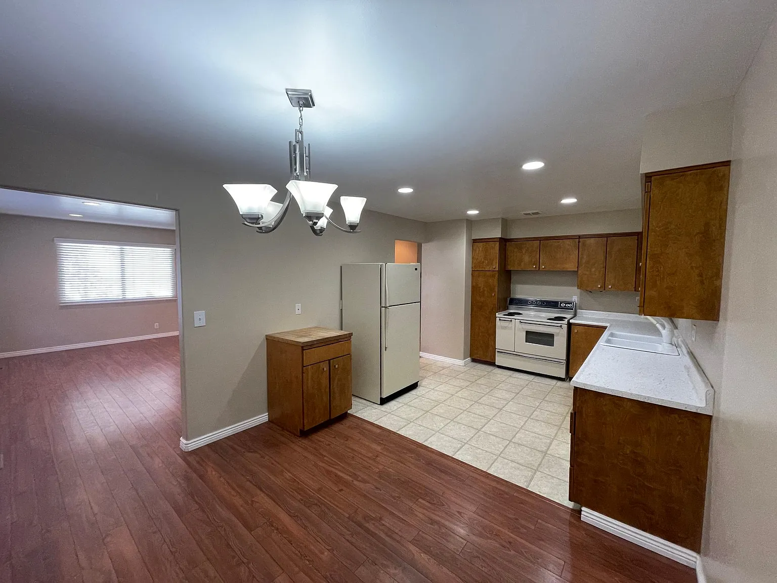 1645 E Parkway Ave — Photo 1