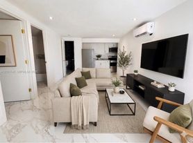 201 Calle Grande Dr, Hollywood, FL