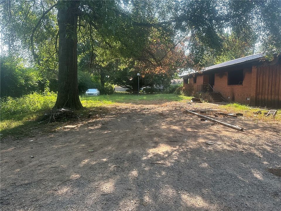 2nd image of 607 E Freeman Ave