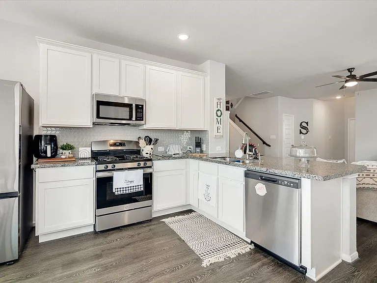 8426 Moonlight Bay Cir — Photo 17
