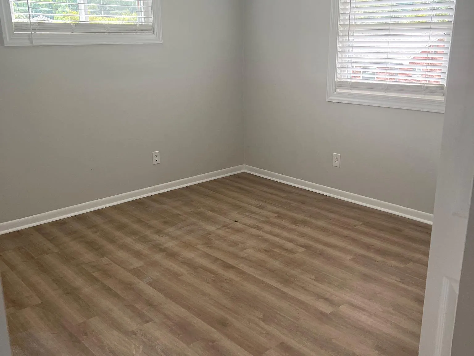 1900 Dutch Valley Dr — Photo 4