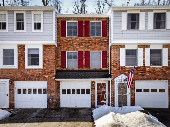 1513 Timberidge Dr, Bethel Park, PA 15102