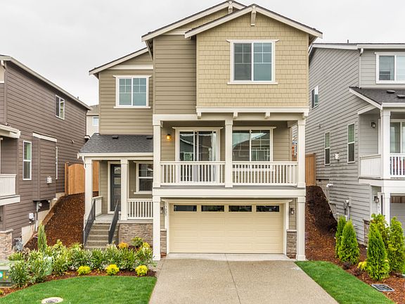 Three-story Carillon home. Model Representation