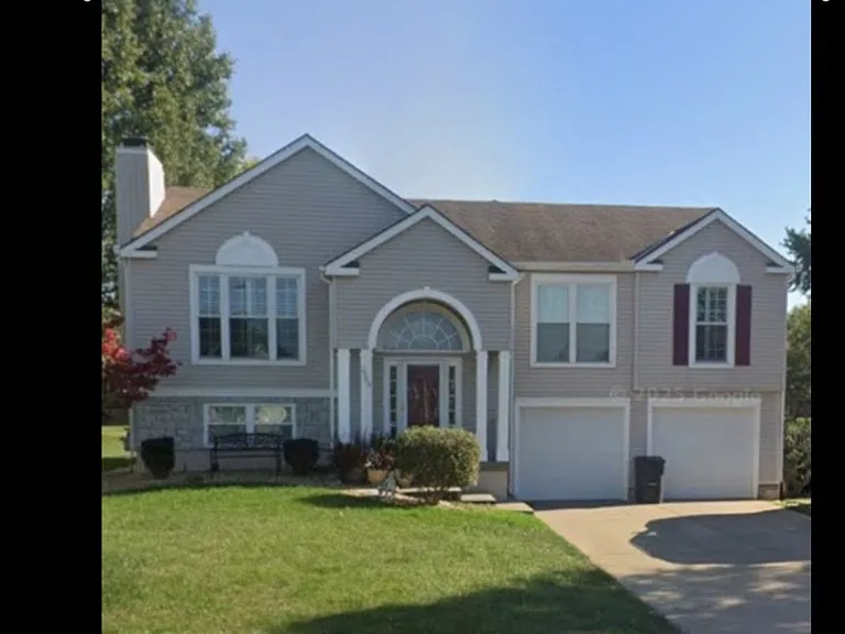 2553 SE Kimbrough Ln — Photo 1