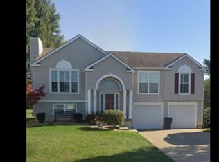 2553 SE Kimbrough Ln, Lees Summit, MO 64063