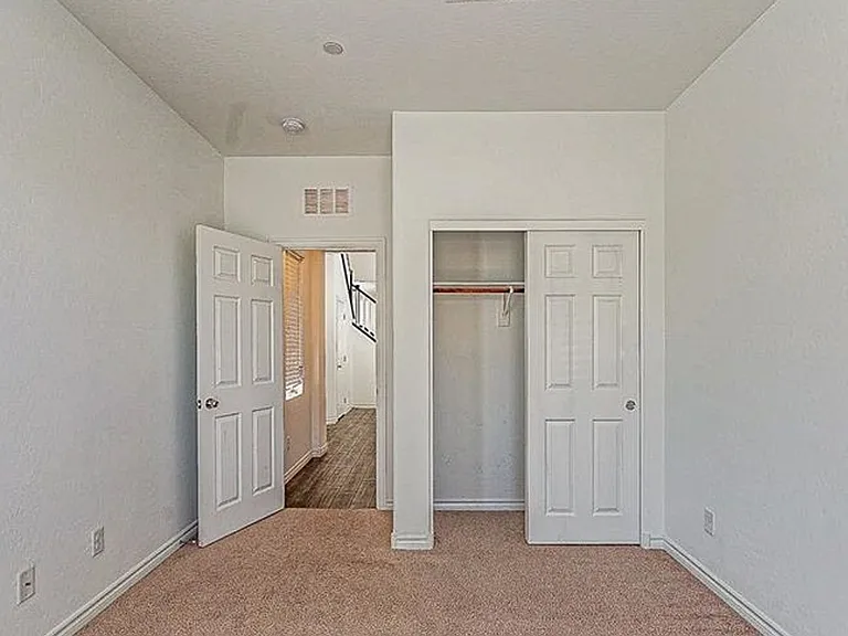 3159 Hazy Hills Ave — Photo 7