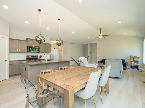 3rd image of 8717 Highland Oaks Dr