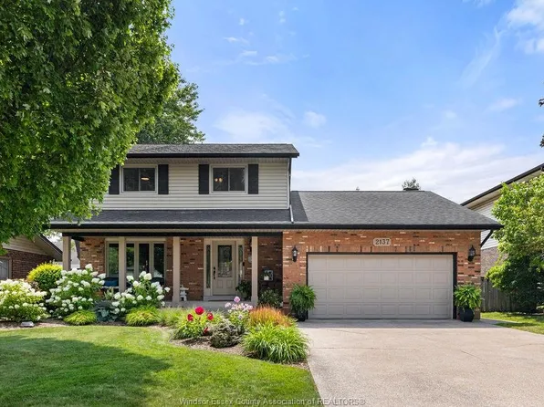 2137 Edgemore Ave, Lasalle, ON N9H 2K1
