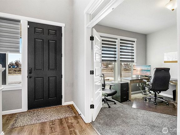 5th image of 302 N Towhee Street
