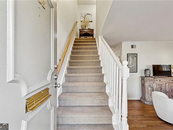 4th image of 162 Lablanc Way NW