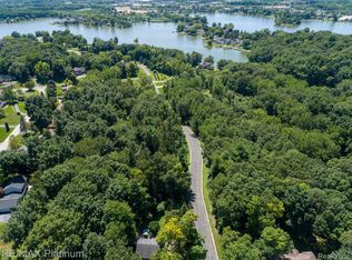 7 Hideaway Ct, Brighton, MI