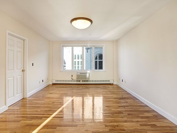 5th image of 586 President St Ste A