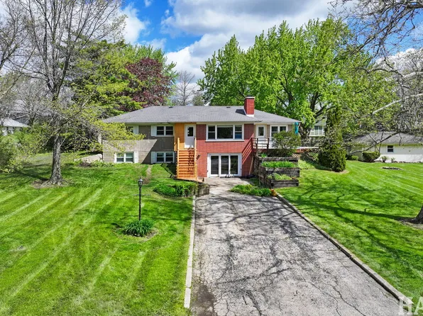 654 Harvard Ave, Barrington, IL 60010