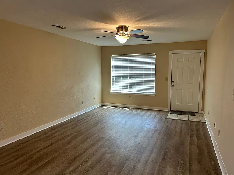 1431-1433 N Dawn Dr — Photo 2