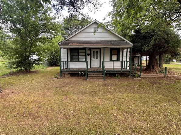 924 W Okmulgee Ave, Checotah, OK 74426