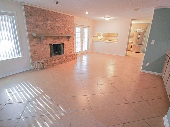 5th image of 401 Bunker Hill Dr