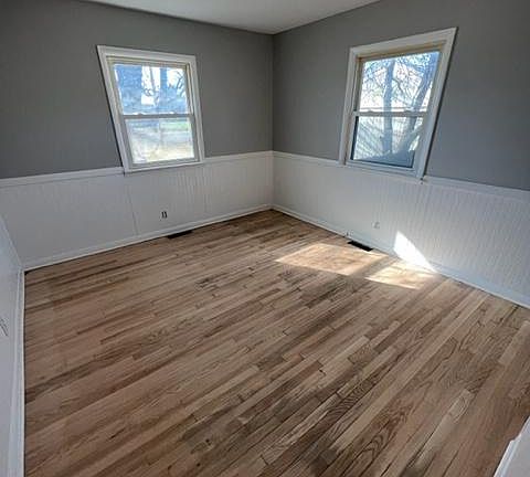 5th image of 202 Hickory St