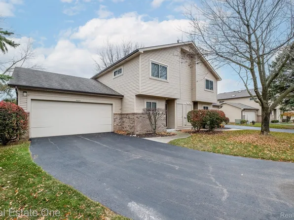 4681 Rivercrest Dr, Waterford, MI 48328