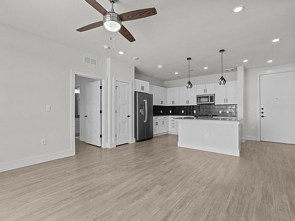 4th image of 3219 Manor Rd #1104