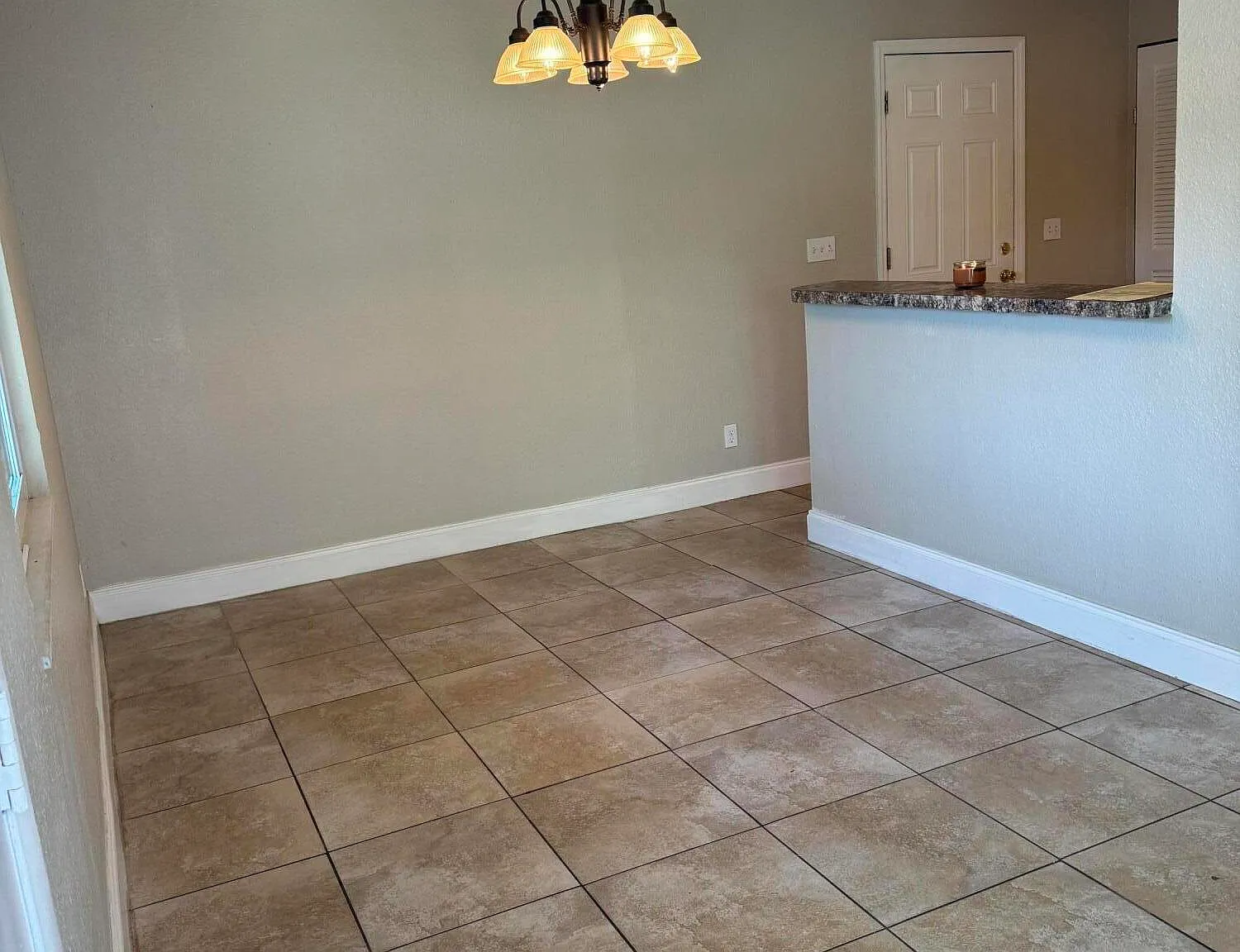 4 bed, 2.0 bath, 1824 sqft, $2,300 — Photo 3