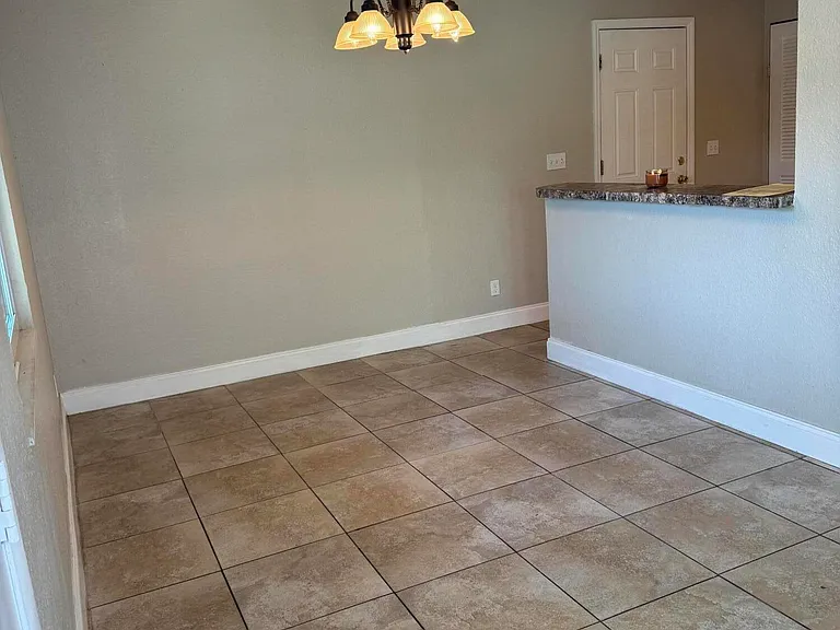 3923 Harbor View Dr — Photo 3