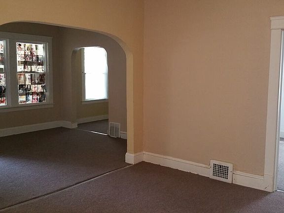 5th image of 13216 Crennell Ave