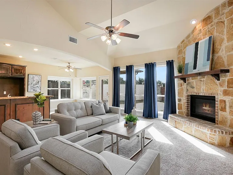 1087 Sahallee Dr — Photo 10