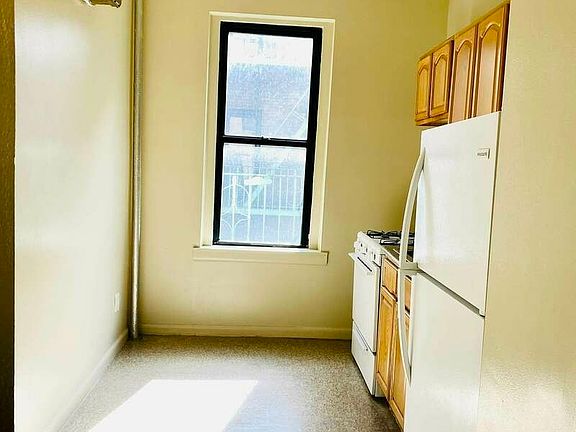 4th image of 2085 Morris Ave #14