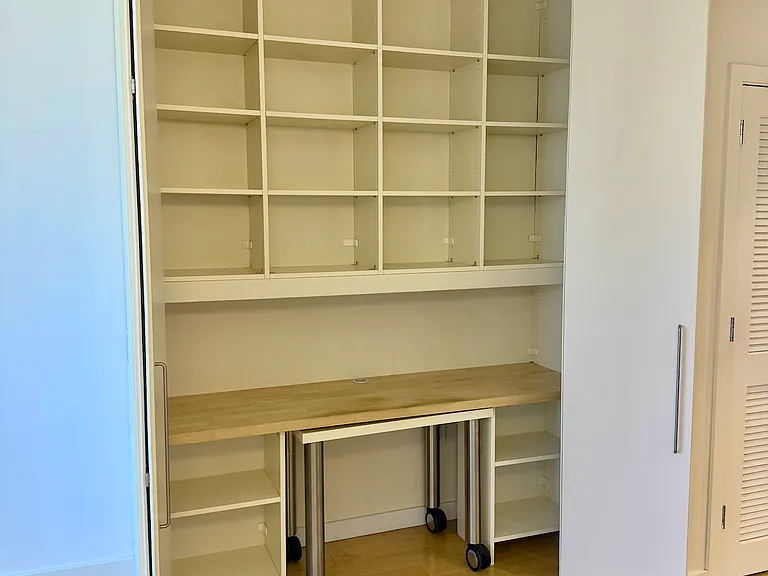 250 King St #1206 — Photo 3