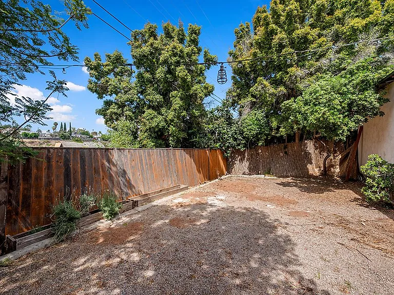 7170 Hybeth Dr — Photo 38