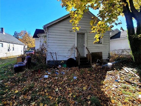 5th image of 706 E 9th St