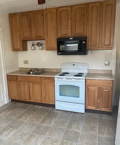 450 N Queen St #B — Photo 1