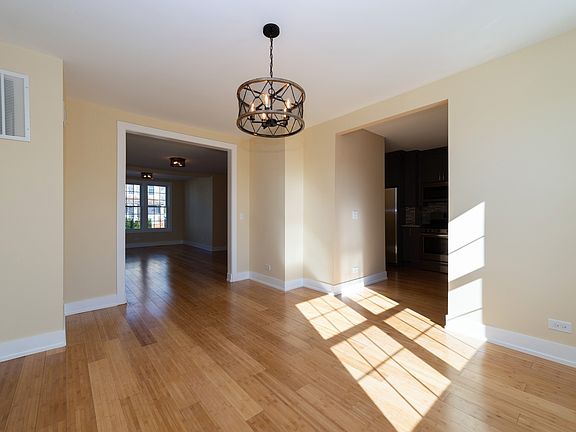 4th image of 1429 Clarence Ave