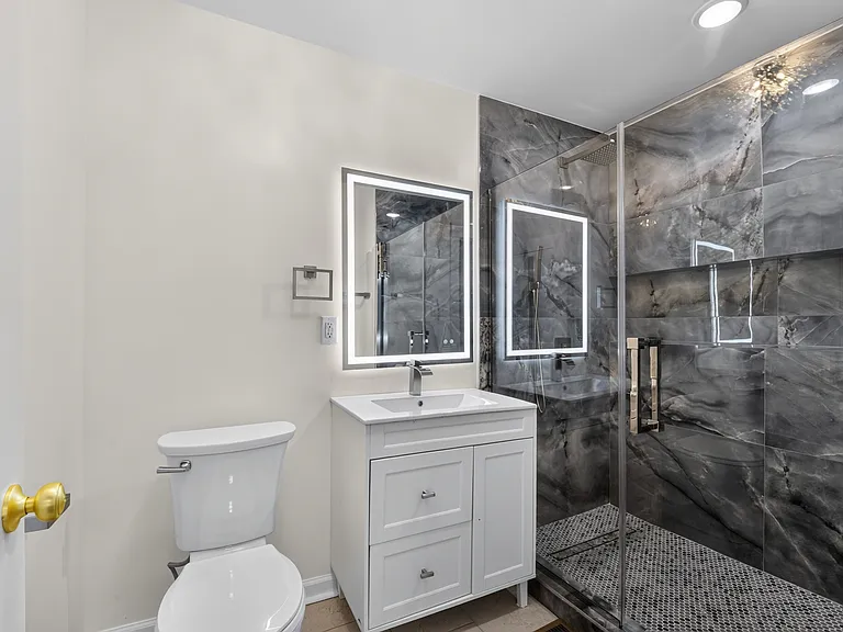324 Walnut St — Photo 13
