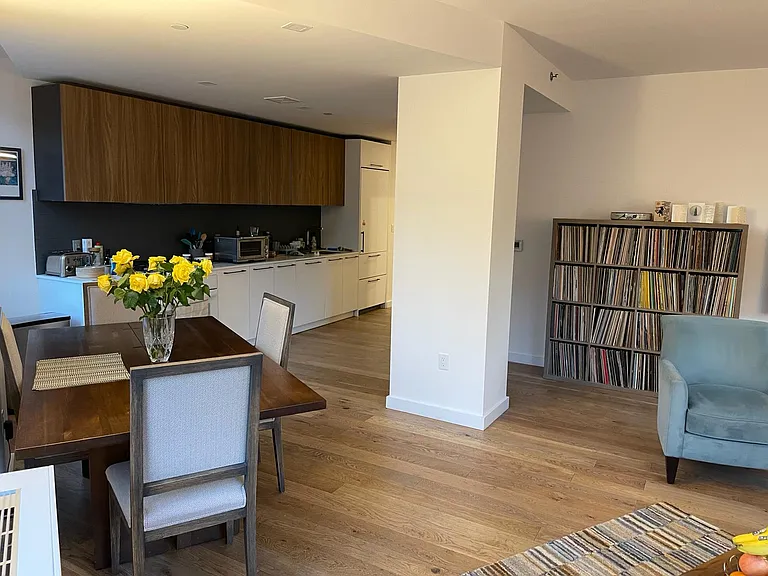 445 W 35th St #6N — Photo 8