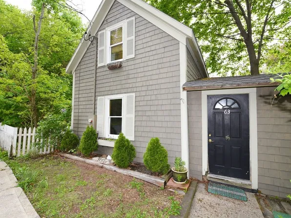 63 Newfield St, Plymouth, MA 02360