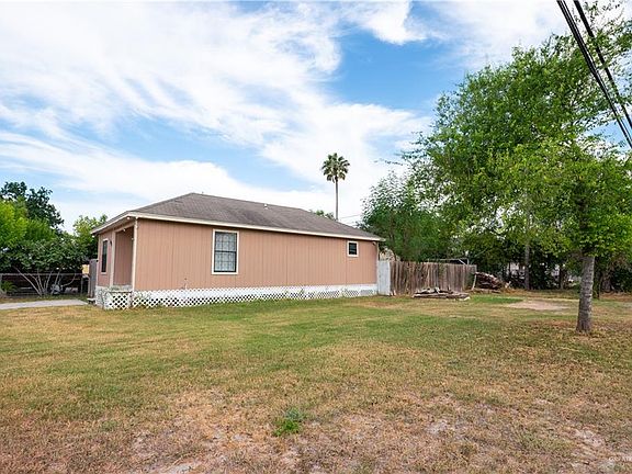 3rd image of 302 E Esplanada St