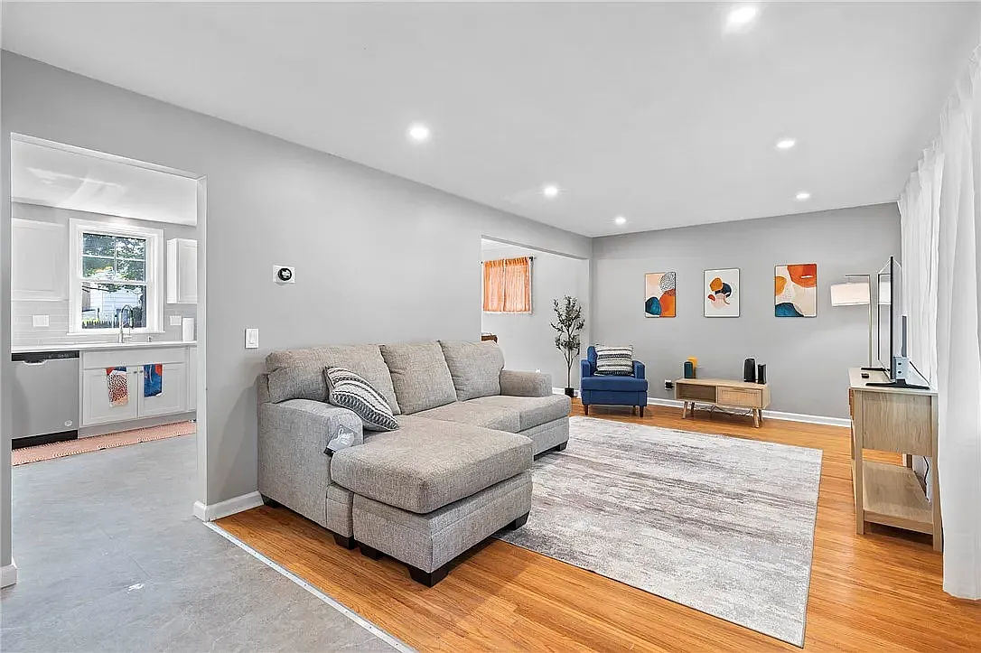 3 bed, 1592 sqft, $2,800 — Photo 3